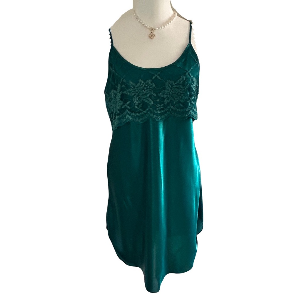 PRIVATE LUXURIES SHIMMERY GREEN CHEMISE NIGHTGOWN LACED SIZEMEDIUM